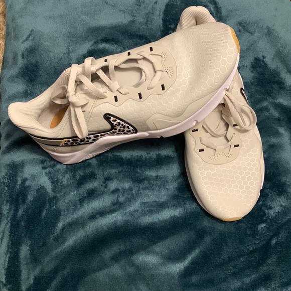 Nike Shoes - Picture 1 of 9